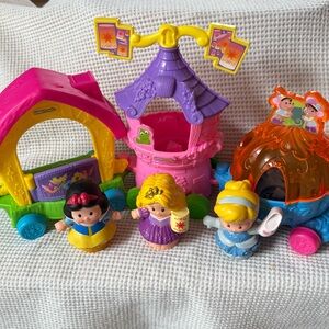 little people princess Float parade Snow White Cinderella  & Rapunzel lot